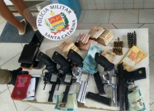 Policia Militar de Itapoa prende assaltantes de agancia bancaria 05