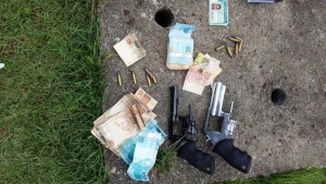 Policia Militar de Itapoa prende assaltantes de agancia bancaria 07