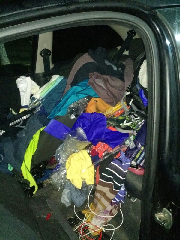 Ladroes sao presos logo apos arrombarem loja na madrugada deste domingo (24-04)