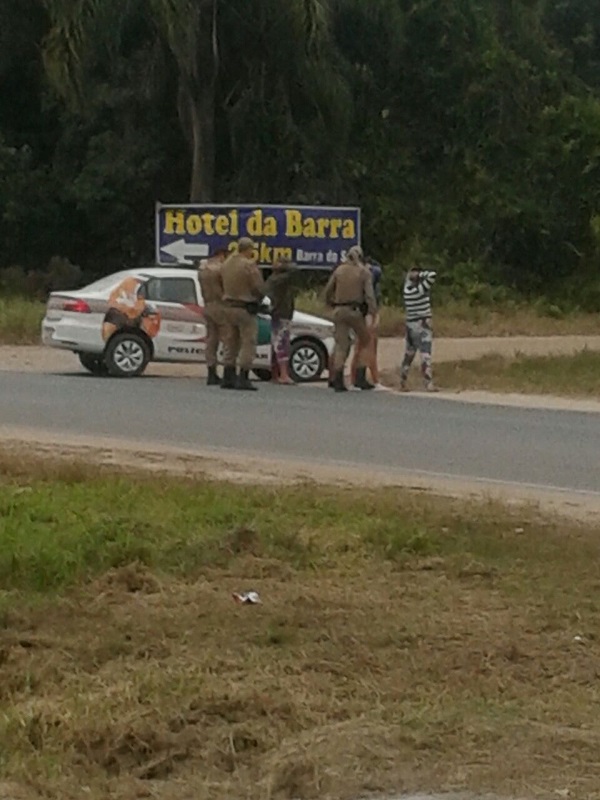 Assaltantes de loja sao presos pela Policia Militar de Itapoa 06
