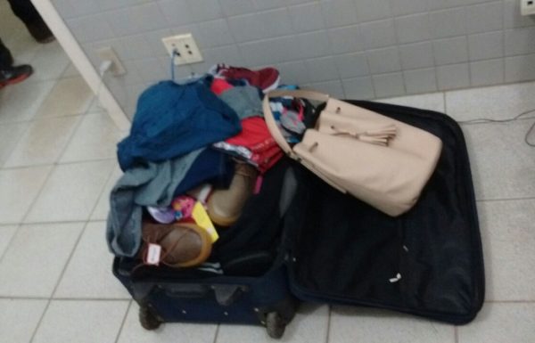 Assaltantes de loja sao presos pela Policia Militar de Itapoa 10