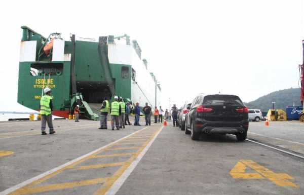 BMW inicia exportacao pelo Porto de Paranagua 02 (800x533)