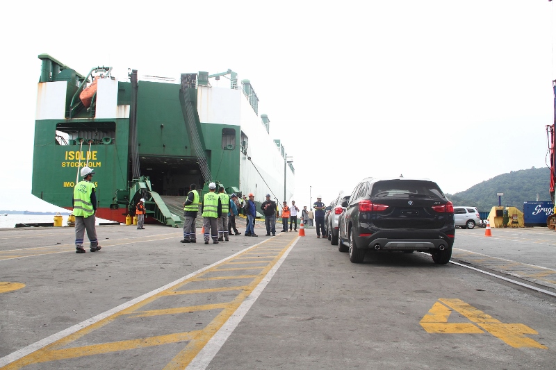 BMW inicia exportacao pelo Porto de Paranagua 02 (800x533)