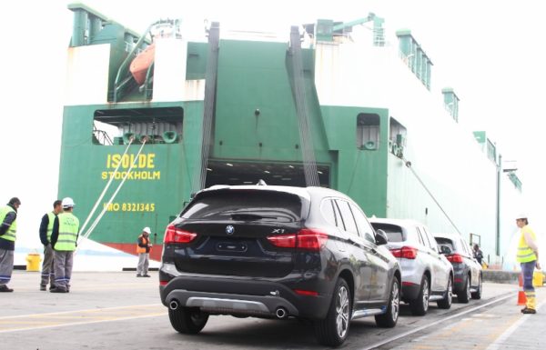 BMW inicia exportacao pelo Porto de Paranagua 03 (800x533)