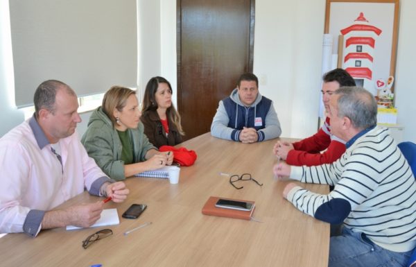 Greve dos servidores publicos municipais de Itapoa chega ao fim 02 (800x533)