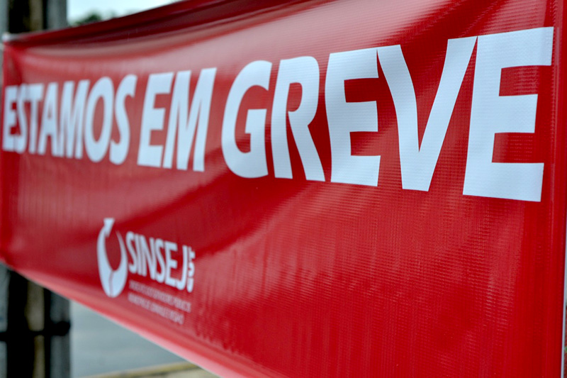 Servidores municipais de Itapoa entram em greve 02 (800x533)