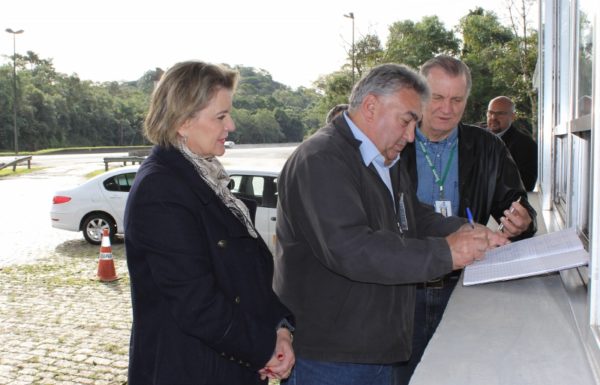 secretária ADR Joinville Simone Schramm - presidente Cidasc Enori Barbieri - presidente Adapar, Inácio  Kroetz (800x532)