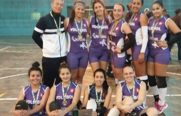 Equipe feminina de Volei de Itapoa bicampea da Rio Negro Cup - Capa