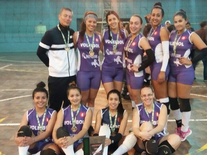Equipe feminina de Volei de Itapoa bicampea da Rio Negro Cup - Capa