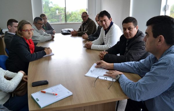 Impasse entre Prefeitura e servidores municipais de Itapoa volta a ameaçar servicos 2 (800x533)