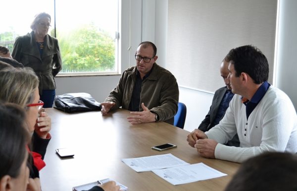 Impasse entre Prefeitura e servidores municipais de Itapoa volta a ameaçar servicos 3 (800x533)