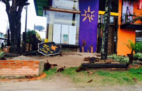 Tempestade causa estragos em Itapoa 1 (800x600)