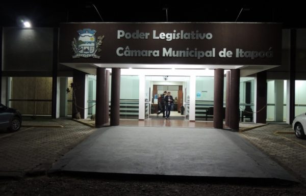 camara-de-vereadores-de-itapoa-a-noite-800x600
