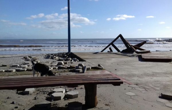 04-estragos-mare-alta-em-itapoa-por-itapoa-2-0-800x600