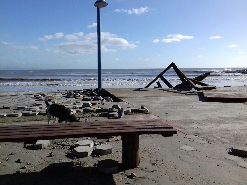 04-estragos-mare-alta-em-itapoa-por-itapoa-2-0-800x600