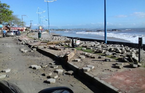 05-estragos-mare-alta-em-itapoa-por-itapoa-2-0-800x600