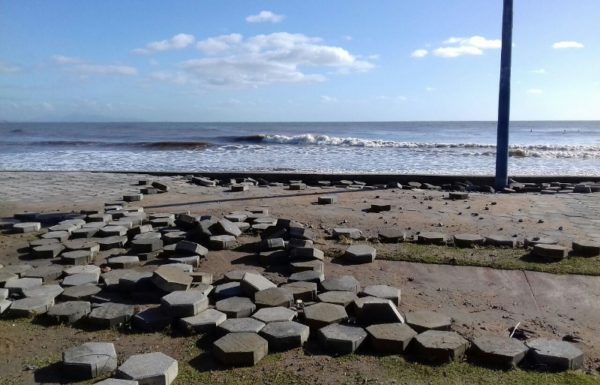 07-estragos-mare-alta-em-itapoa-por-itapoa-2-0-800x600