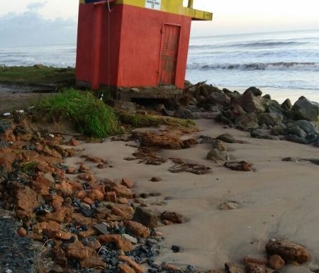 postos-guarda-vidas-de-itapoa-danificados-pela-mare-alta-6-450x800