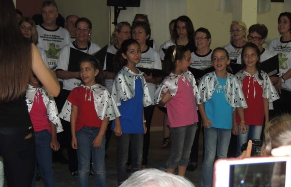 coral-vozes-da-babitonga-apresenta-oh-noite-santa-em-10-12-16-32