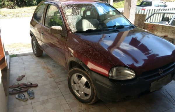 Bandidos utilizam de carro furtado para arrombar estabelecimento comercial editado