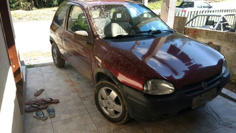 Bandidos utilizam de carro furtado para arrombar estabelecimento comercial editado