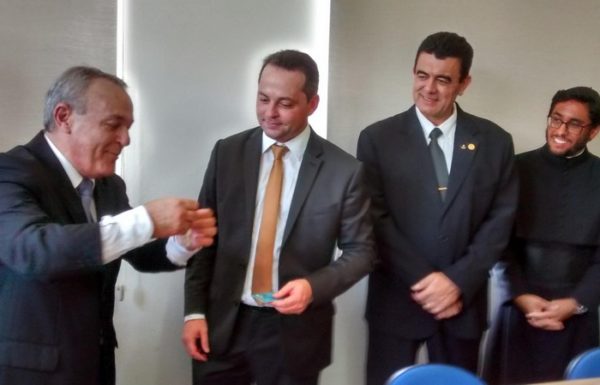 novos-prefeito-vice-e-vereadores-de-itapoa-tomam-posse-100