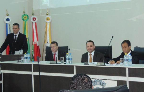 novos-prefeito-vice-e-vereadores-de-itapoa-tomam-posse-56