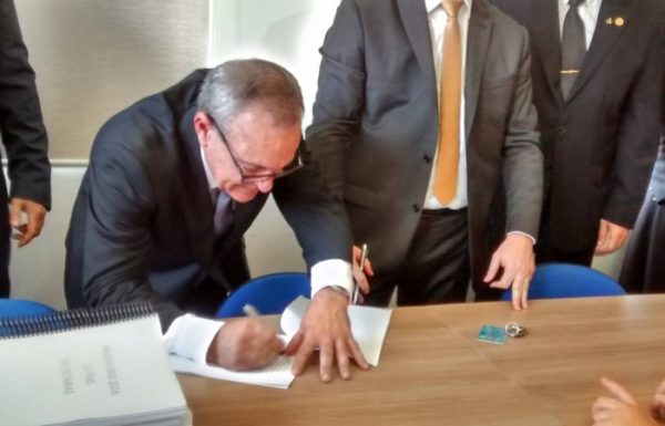 novos-prefeito-vice-e-vereadores-de-itapoa-tomam-posse-95