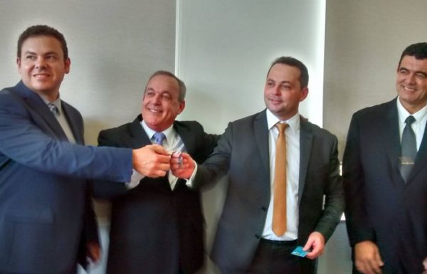 novos-prefeito-vice-e-vereadores-de-itapoa-tomam-posse-99