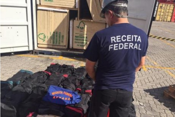 Receita Federal apreende mais de meia tonelada de cocaina em conteiner do Porto Itapoa 2