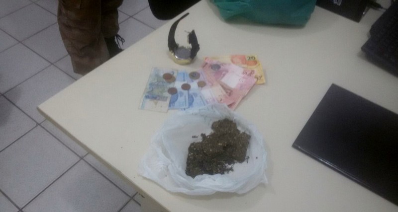 Trafico de drogas na Primeira Pedra em Itapema do Norte Itapoa