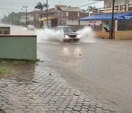 chuva forte atinge itapoa, diversas ruas sao alagadas e falta luz em alguns pontos 10