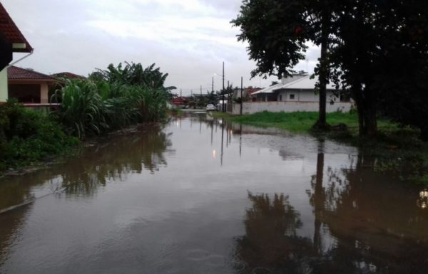 chuva forte atinge itapoa, diversas ruas sao alagadas e falta luz em alguns pontos 13
