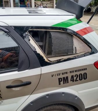 dano-ao-patrimonio-publico-tentativa-de-furto-e-invasao-de-domicilio-em-itapoa-1