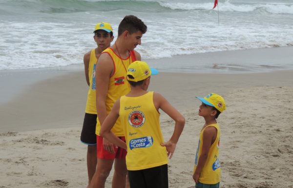 realizada-primeira-formatura-do-projeto-golfinho-de-itapoa-temporada-2016-2017-01