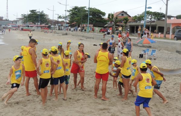 realizada-primeira-formatura-do-projeto-golfinho-de-itapoa-temporada-2016-2017-02