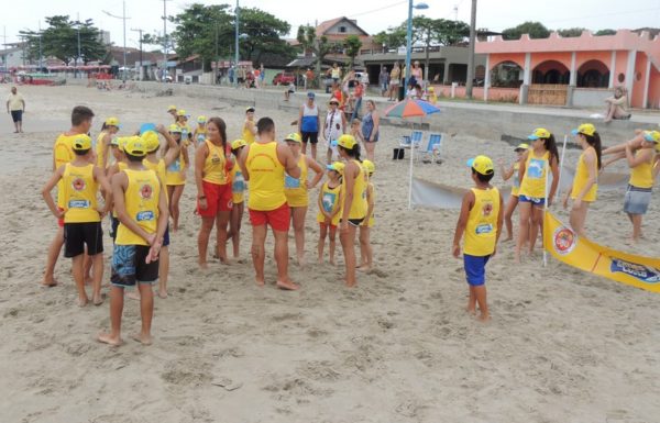 realizada-primeira-formatura-do-projeto-golfinho-de-itapoa-temporada-2016-2017-03