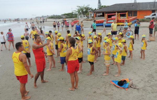 realizada-primeira-formatura-do-projeto-golfinho-de-itapoa-temporada-2016-2017-22