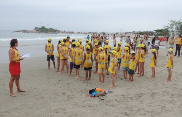 realizada-primeira-formatura-do-projeto-golfinho-de-itapoa-temporada-2016-2017-23