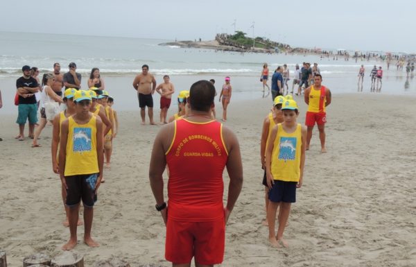 realizada-primeira-formatura-do-projeto-golfinho-de-itapoa-temporada-2016-2017-49