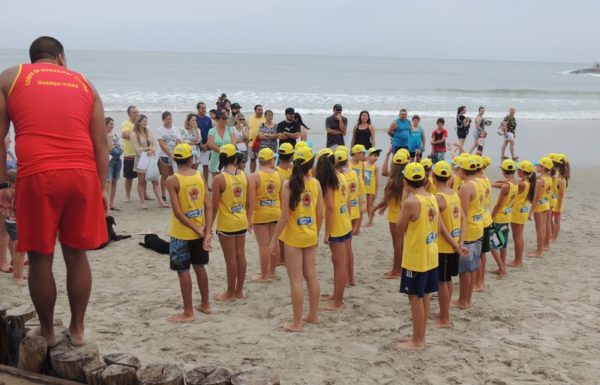 realizada-primeira-formatura-do-projeto-golfinho-de-itapoa-temporada-2016-2017-57