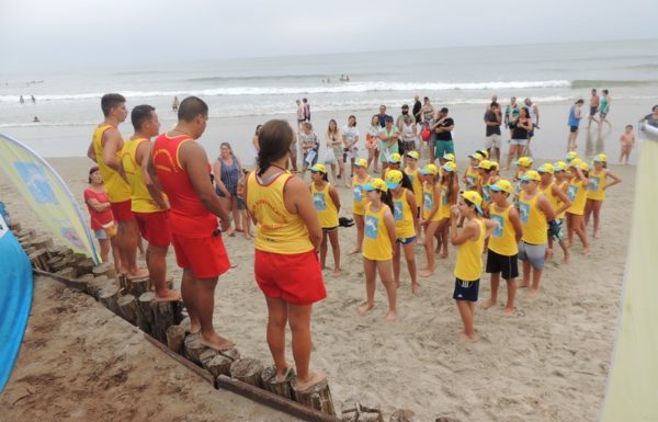 realizada-primeira-formatura-do-projeto-golfinho-de-itapoa-temporada-2016-2017-60