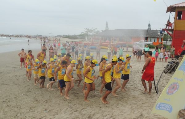 realizada-primeira-formatura-do-projeto-golfinho-de-itapoa-temporada-2016-2017-76