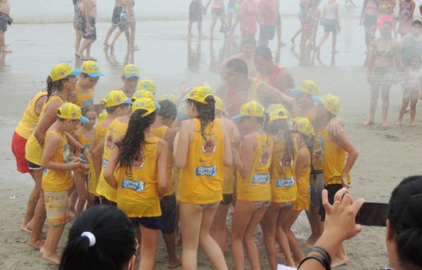 realizada-primeira-formatura-do-projeto-golfinho-de-itapoa-temporada-2016-2017-79