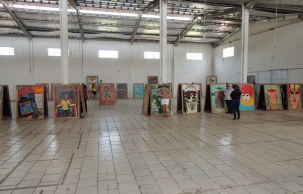 Artesaos expoem os paineis artisticos que enfeitarao o carnaval de Itapoa 2017 01