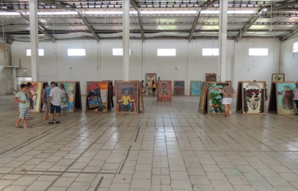 Artesaos expoem os paineis artisticos que enfeitarao o carnaval de Itapoa 2017 02