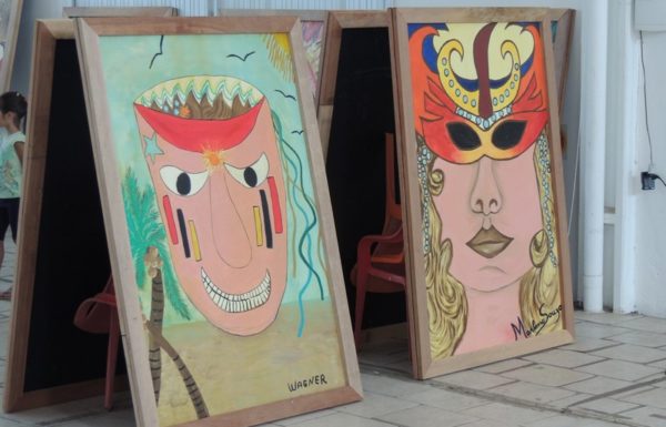 Artesaos expoem os paineis artisticos que enfeitarao o carnaval de Itapoa 2017 03