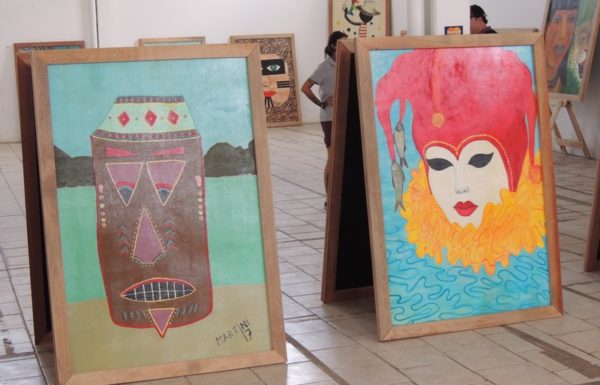 Artesaos expoem os paineis artisticos que enfeitarao o carnaval de Itapoa 2017 04