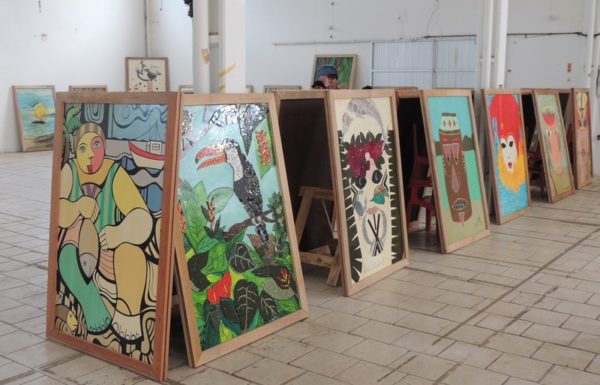 Artesaos expoem os paineis artisticos que enfeitarao o carnaval de Itapoa 2017 07