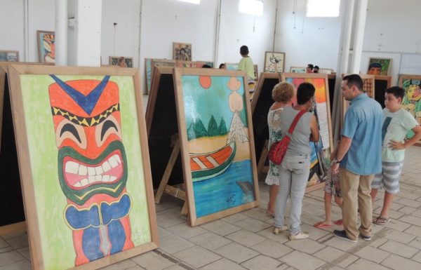 Artesaos expoem os paineis artisticos que enfeitarao o carnaval de Itapoa 2017 08